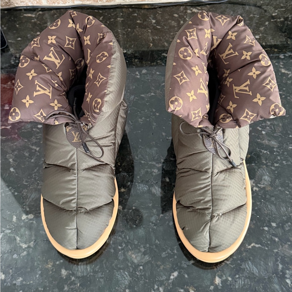 Louis Vuitton Snow Boots - Size 42